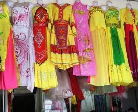 In chuyển nhiệt decal kim tuyến ép trang phục biểu diễn